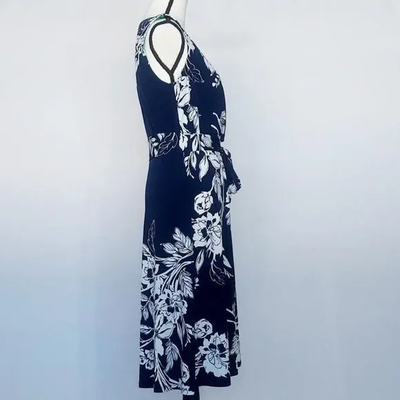 Sandra Darren Women's Navy and White Flower Dress with Tie Belt Size Small - Picture 4 of 11